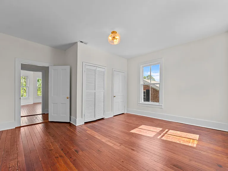 325 N Market St — Photo 24