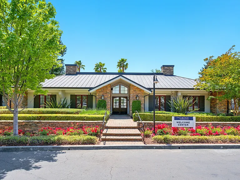The Grove Luxury Apartments — Photo 48