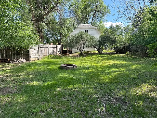 230 Adams St — Photo 12