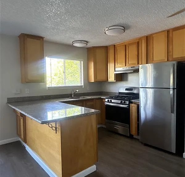 15 La Brea Way — Photo 9