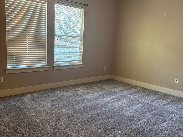 894 E Shadow Creek Ln — Photo 17