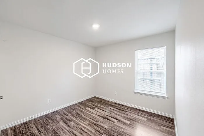 5910 Mayle St — Photo 9