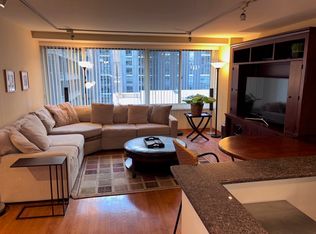 211 E Ohio St APT 923, Chicago, IL 60611