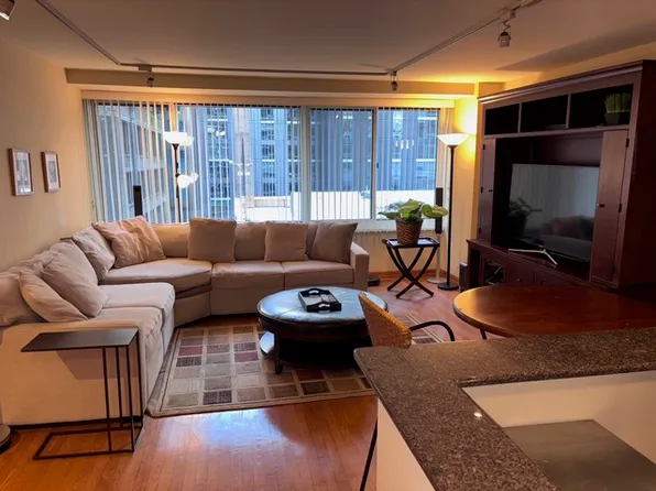 211 E Ohio St, Chicago, IL