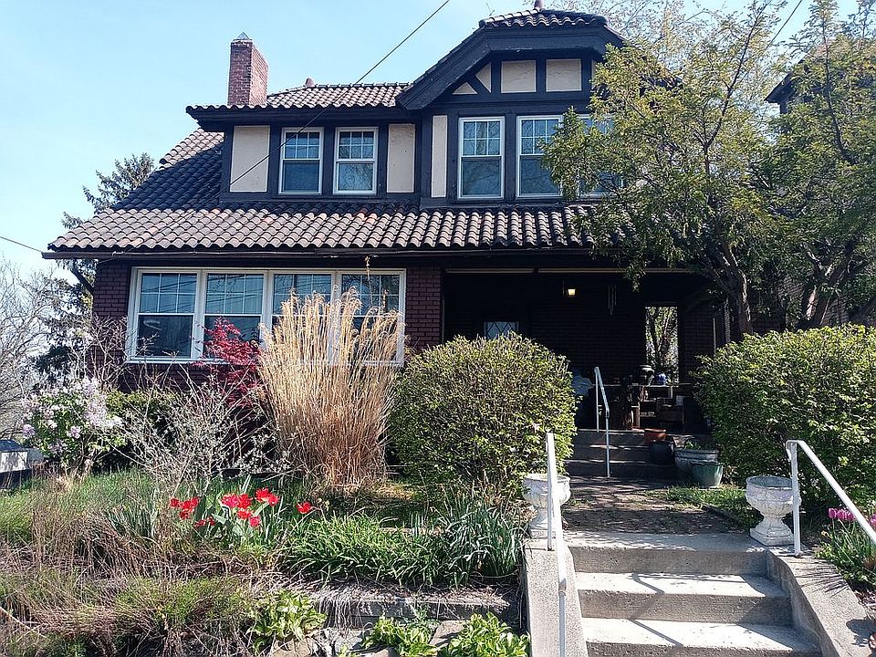 Front of house - new storm windows
