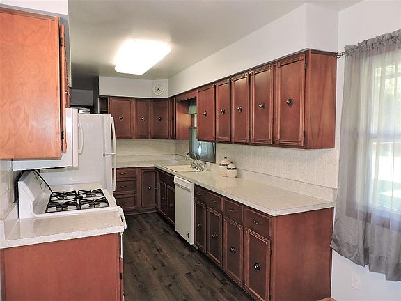 3rd image of 1337 Gladys Dr