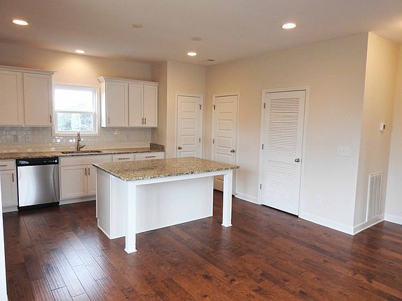 4th image of 112 Walden Village Ct