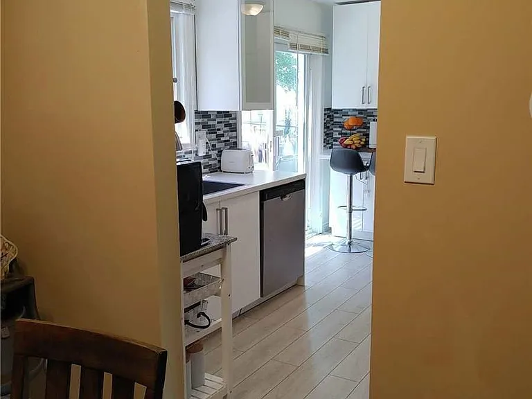 96 Larch St #UPPER — Photo 13