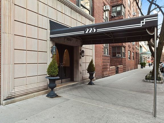 5th image of 225 E 74th St APT 4M