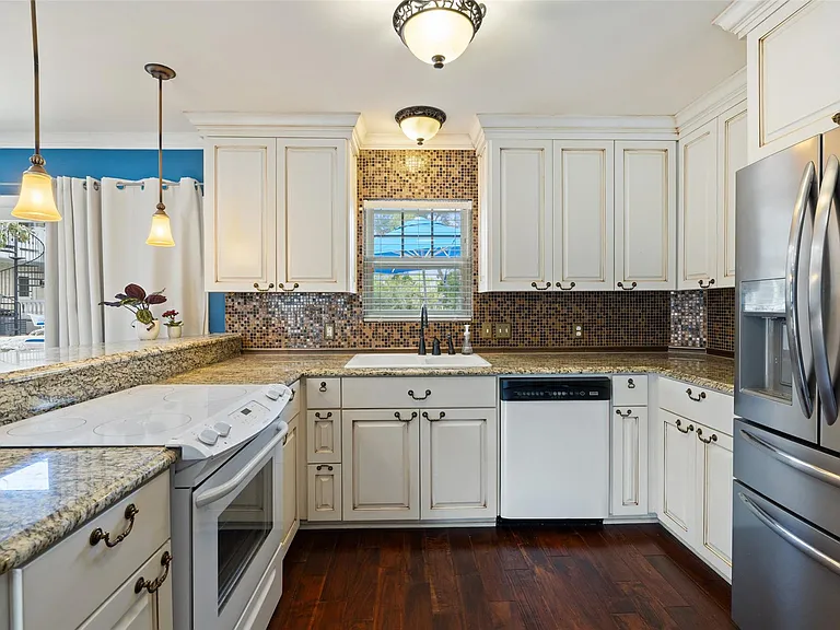 17700 N Rim Dr — Photo 33