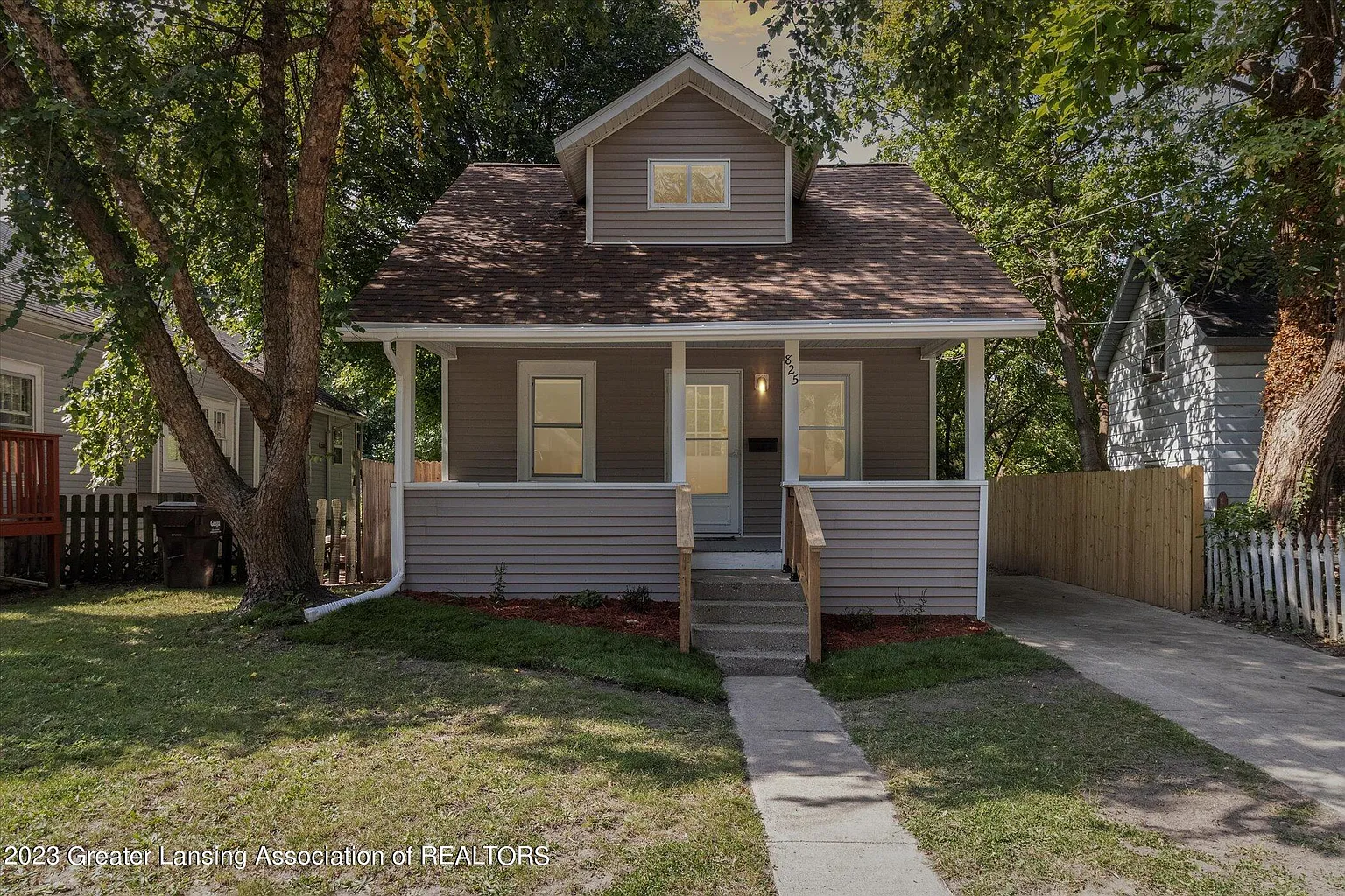 825 Clark St photo 1