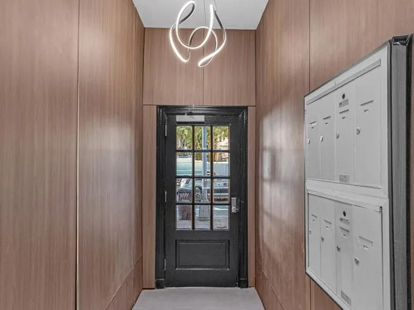 453 Hudson Street image 16 of 17