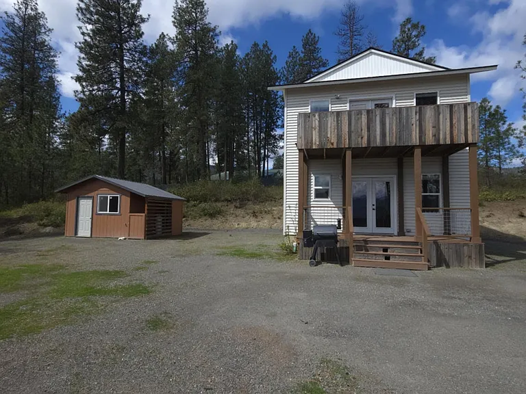 Front view with Shed