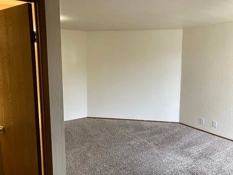 Lawton Park Apartments — Photo 18