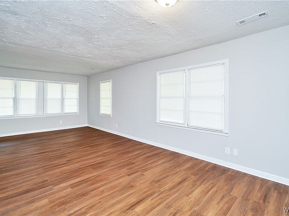 4th image of 2697 24th St