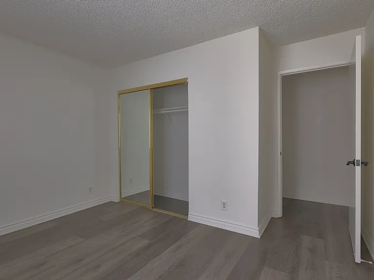 2839 Francis Ave — Photo 12