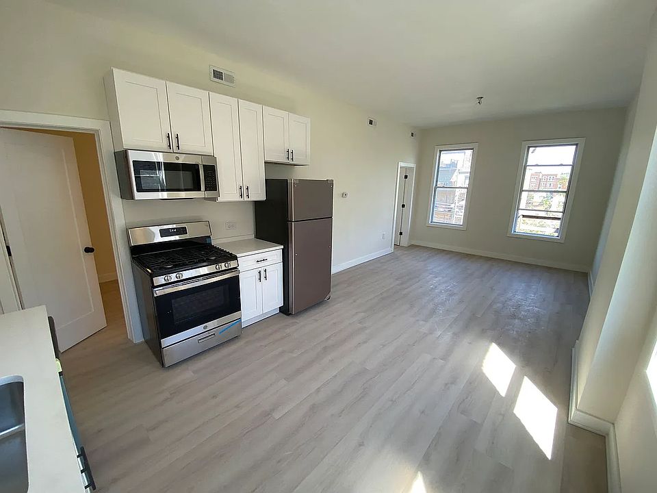 1st image of 959 N Wolcott Ave #1FW