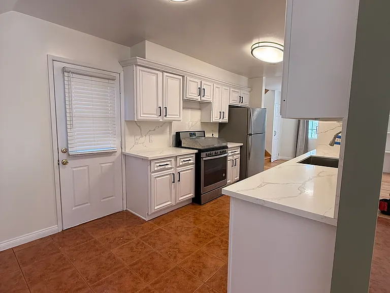 2446 S Centinela Ave — Photo 15