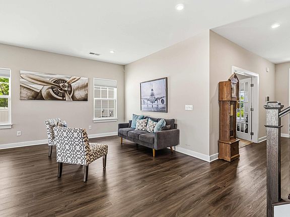 4th image of 112 Mohegan Way