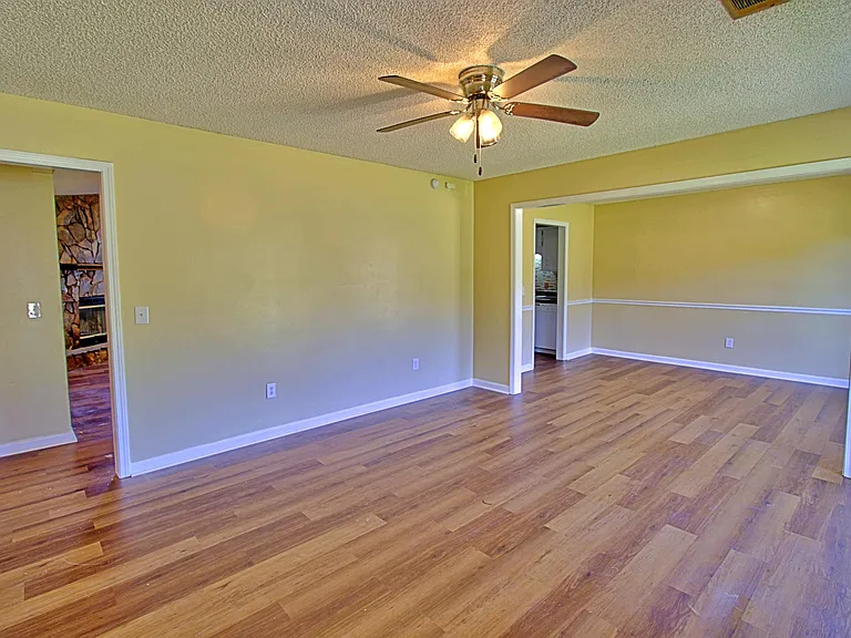 205 Tempest Ln — Photo 3