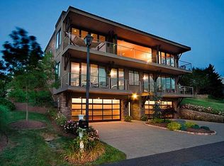 94 Shore Dr, Middletown, RI 02842