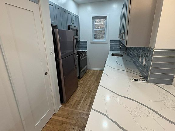 3rd image of 1821 Madison St #6