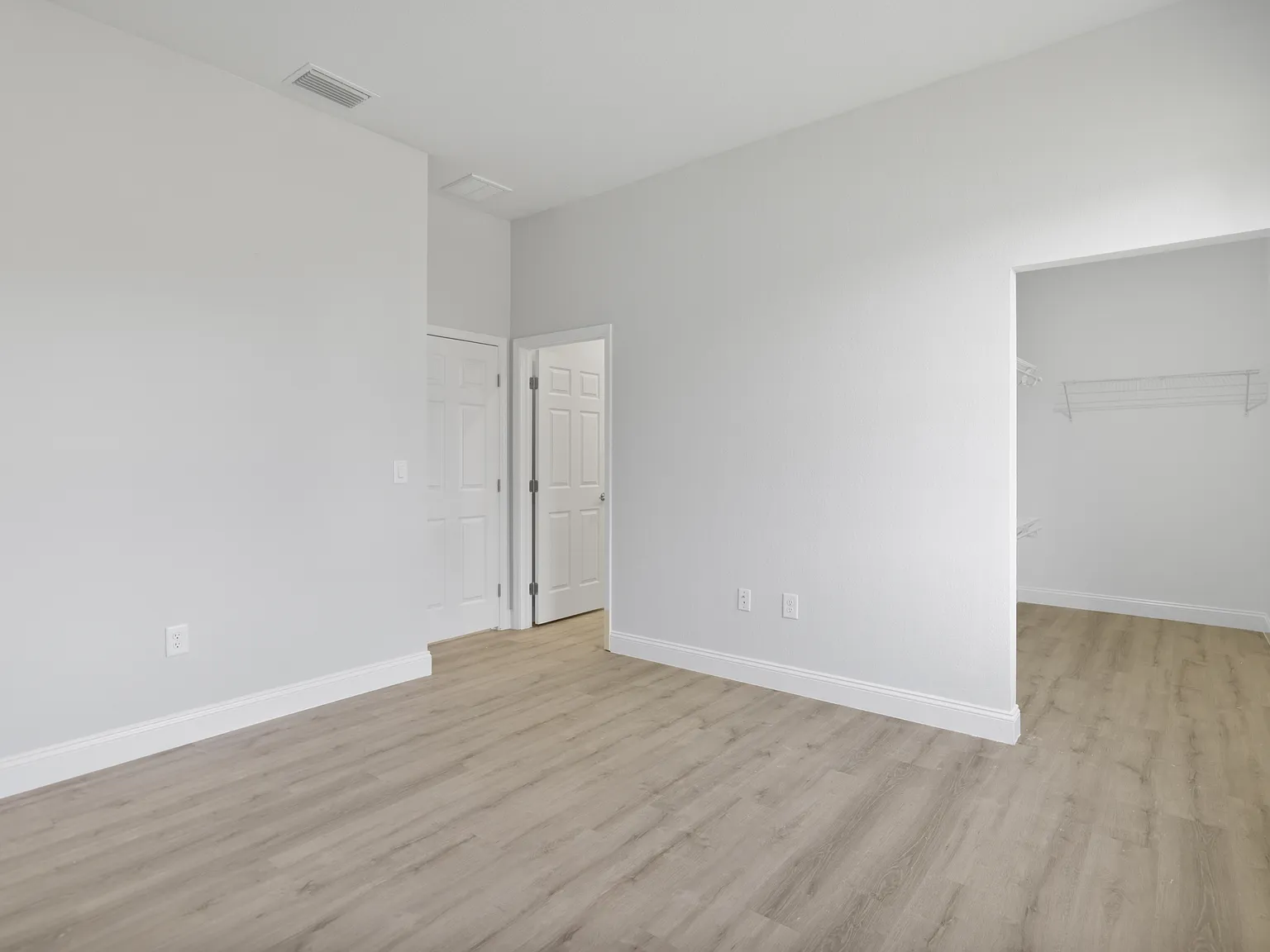 862 Charles Sise Street East - 1 — Photo 2