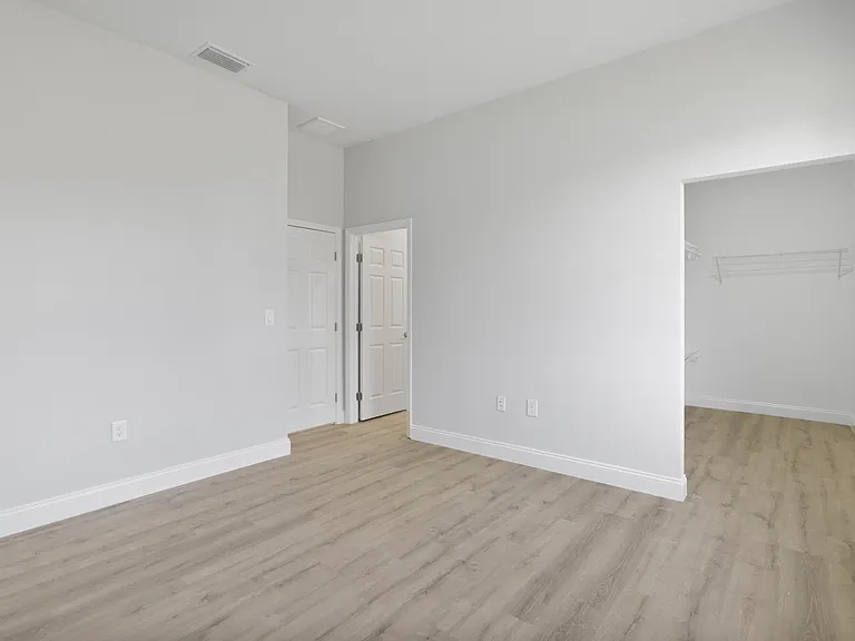 862 Charles Sise St E — Photo 11