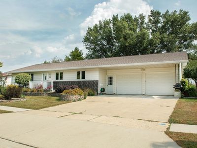 1106 4th St, Grundy Center, IA, 50638