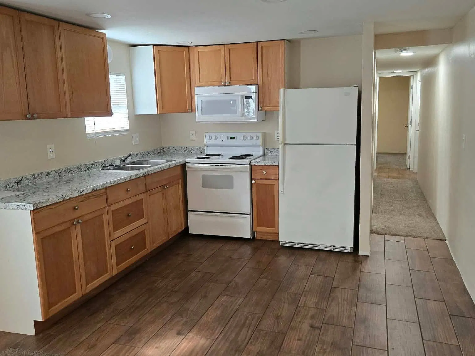 3 bed, $1,600 — Photo 2