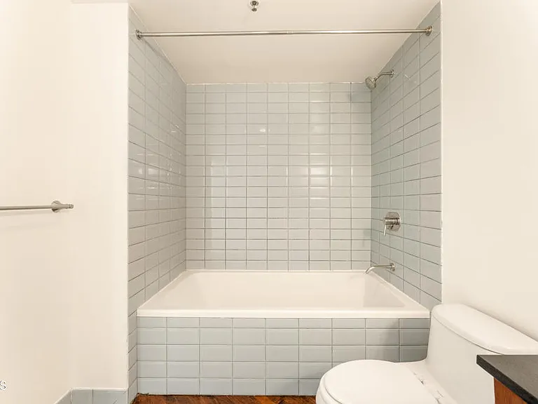 530 S Hewitt St #129 — Photo 23