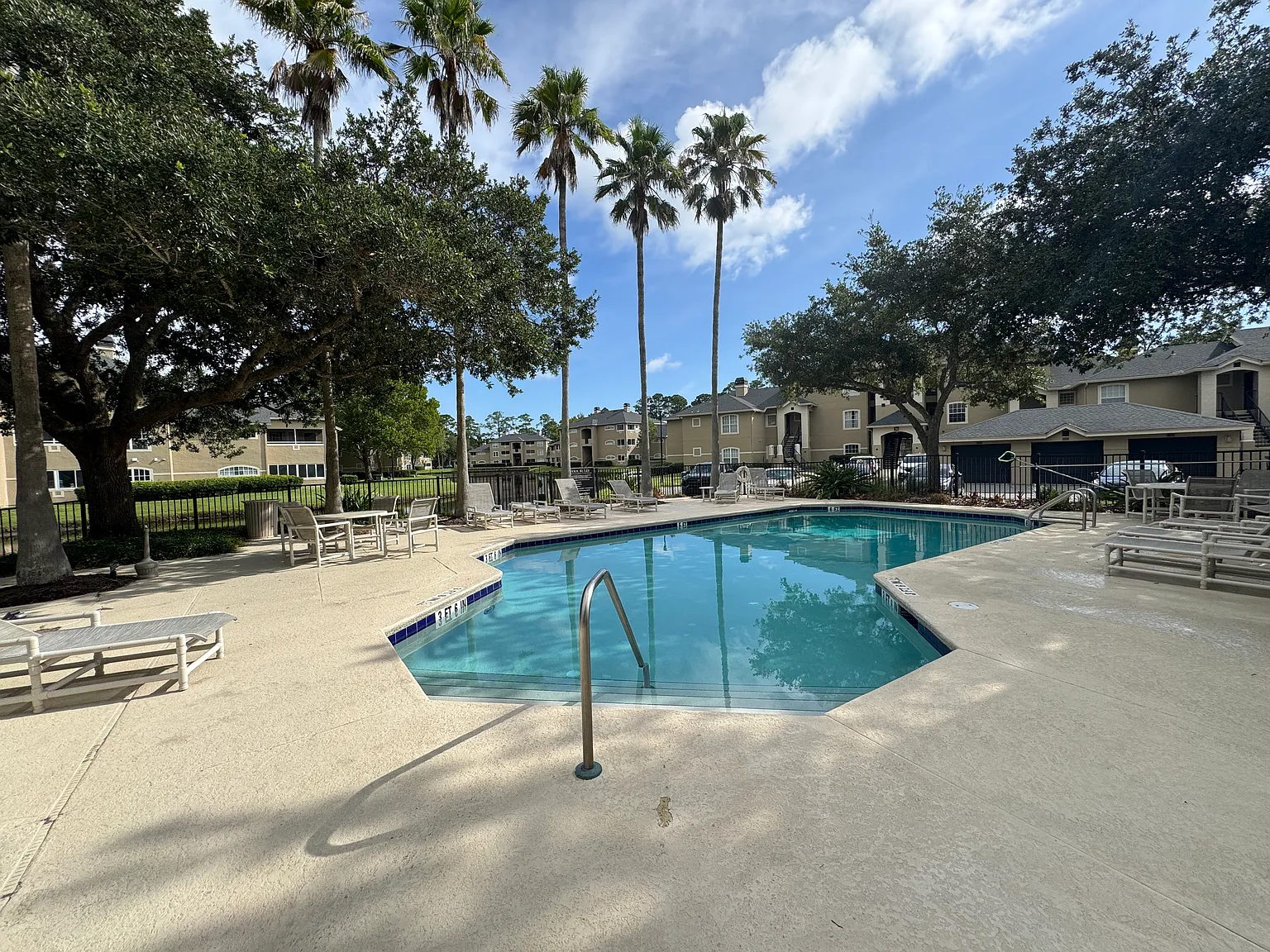 2 bed, 1156 sqft, $2,050 — Photo 2
