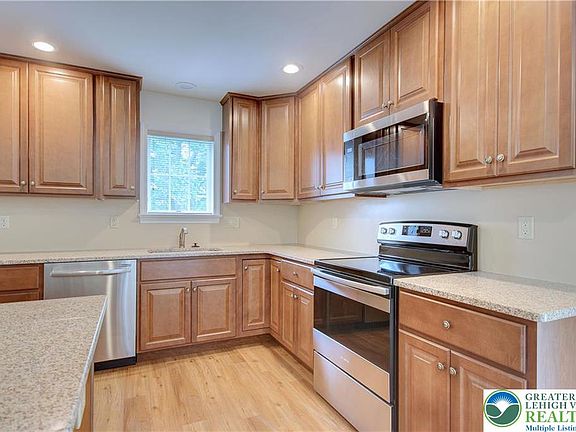 5th image of 1057 Decatur St