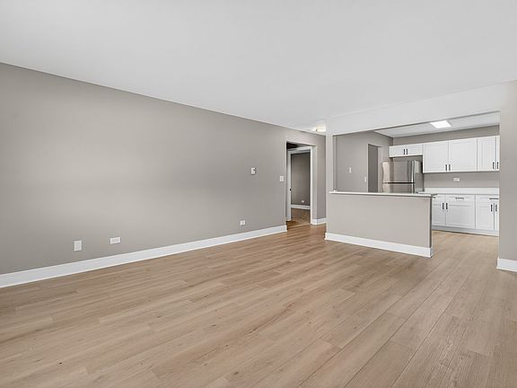 5th image of 313 S Hickory St #287-095