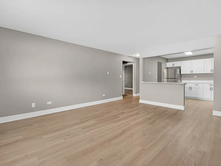 Lakeside Village Apartments — Photo 51
