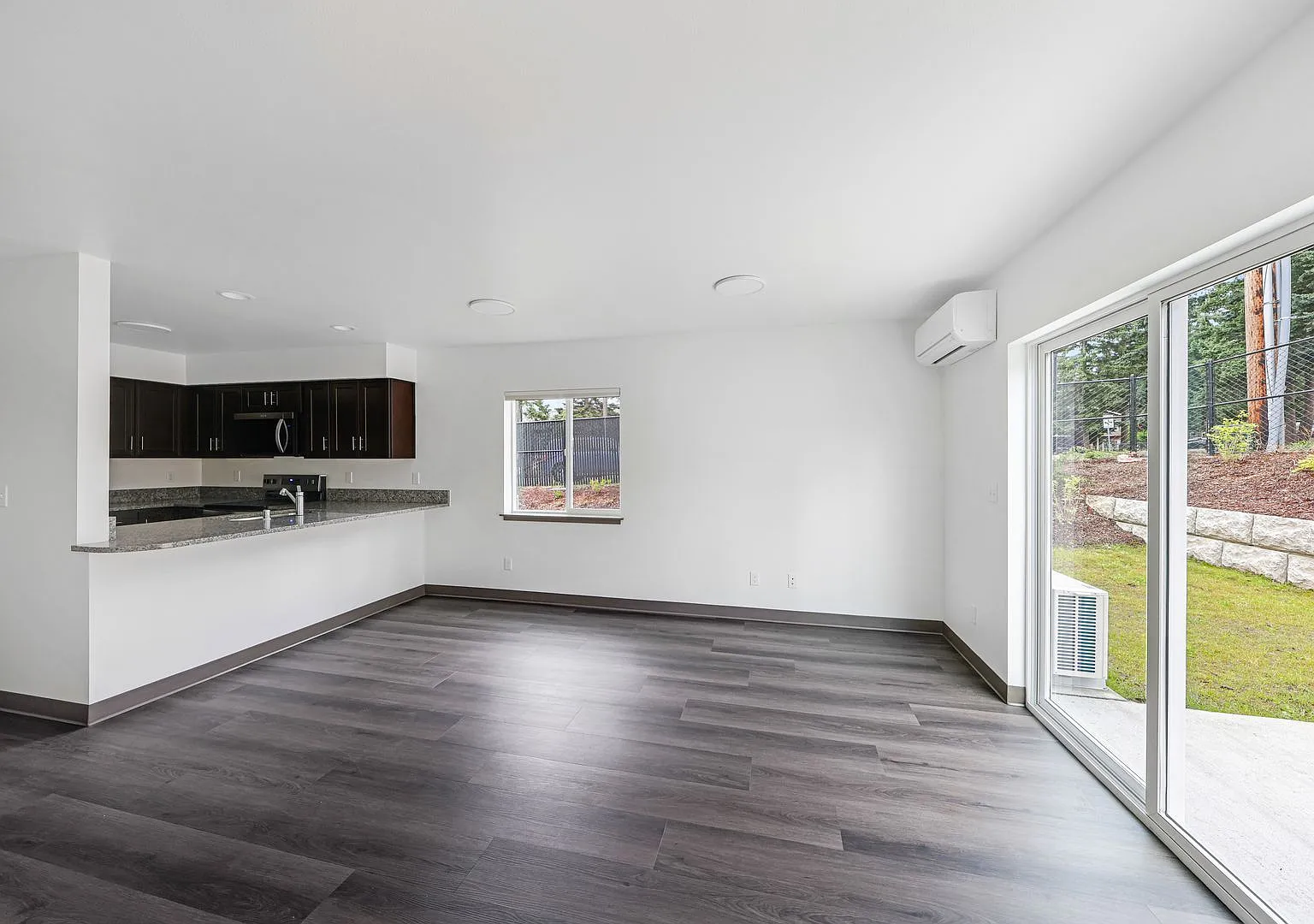 2 Bed 1.5 Bath - Pet Friendly - NAS Whidbey — Photo 2