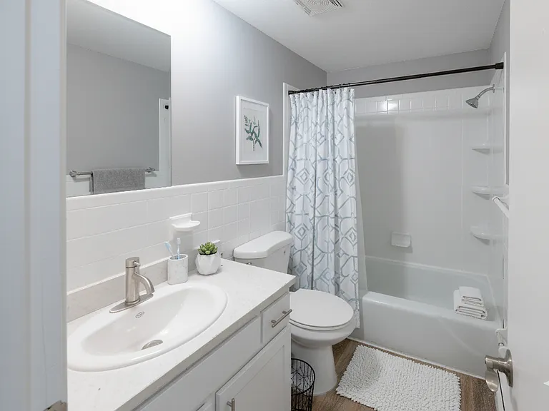 Washington Square Apartments — Photo 13