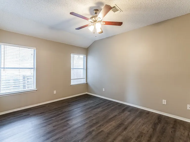 1433 Spicewood Dr — Photo 11