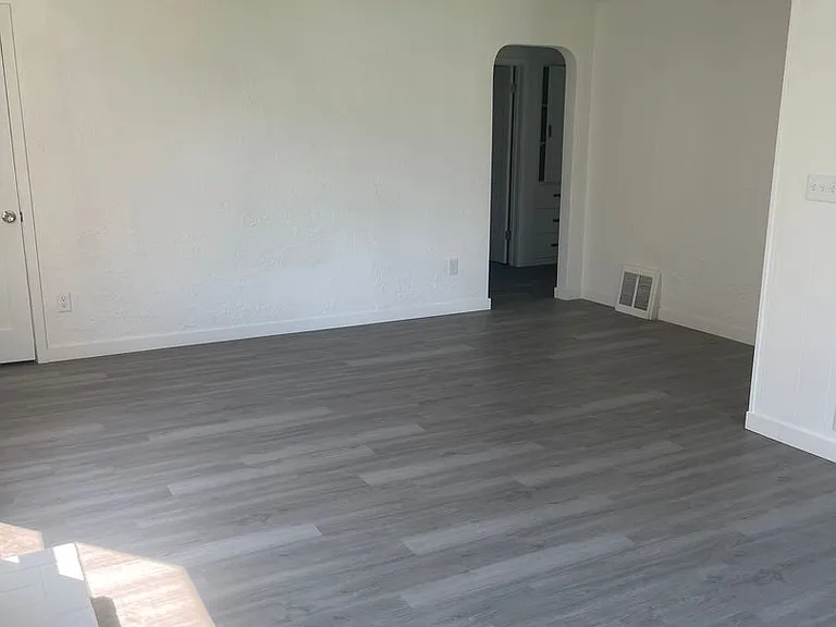 732 W Park St — Photo 2