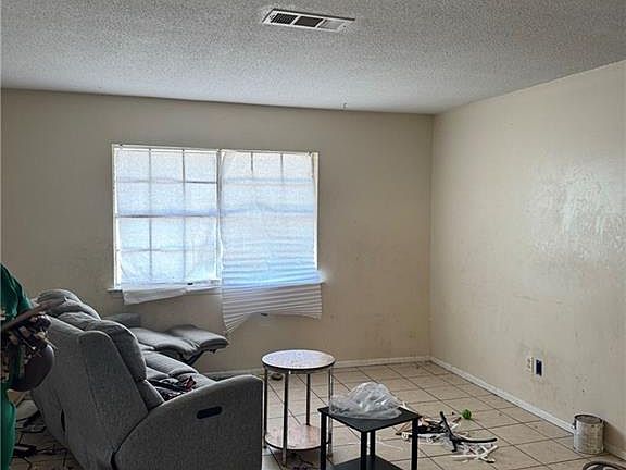 4th image of 3320 Kabel Dr