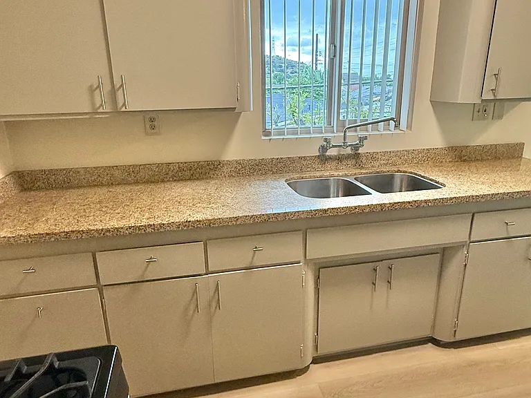 Village Glen Apartments — Photo 8