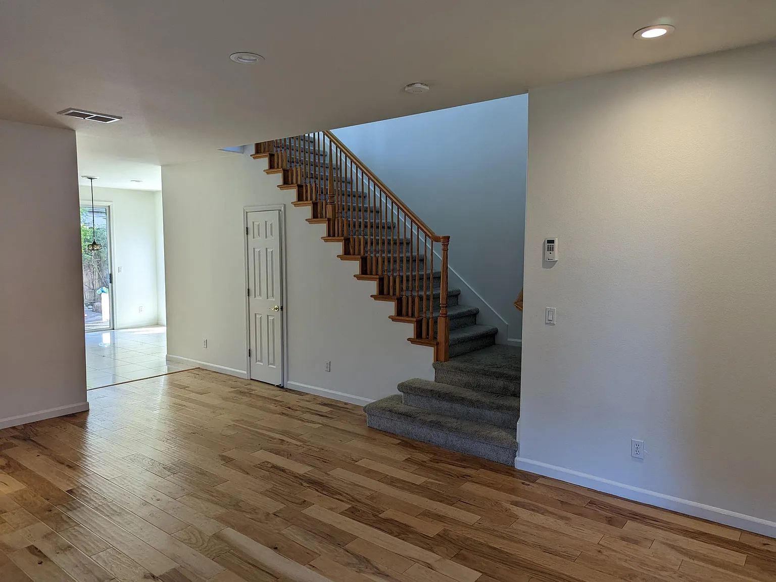 3 bed, 2.5 bath, 2292 sqft, $5,350 — Photo 3