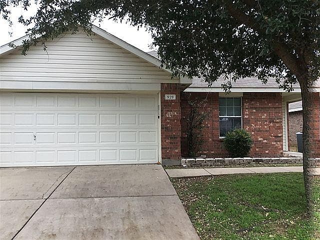 1st image of 929 Honey Locust Ln #11