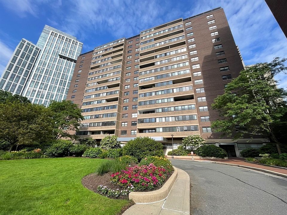 1st image of 9 Hawthorne Pl APT 12F
