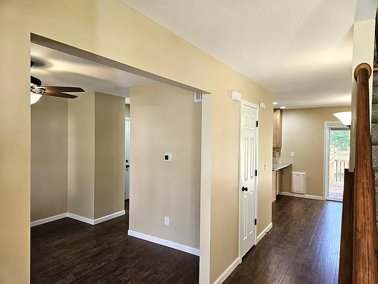 10279 Rosewood Ct — Photo 6