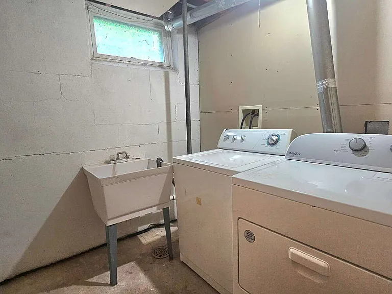3 bed, 2.0 bath, 1225 sqft, $2,095 — Photo 16