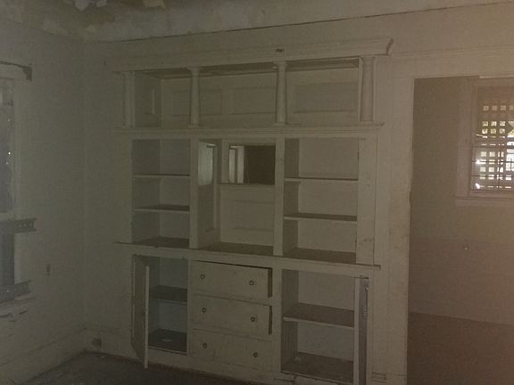 2nd image of 729 Parkwood Dr