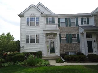 899 Emerald Dr, Hampshire, IL 60140