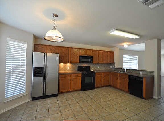 3rd image of 2391 Fieldcrest Dr