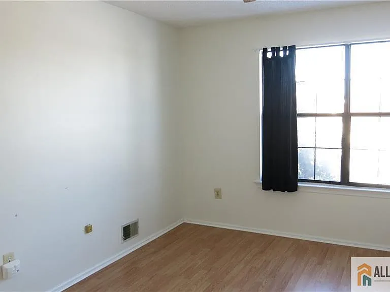 363 Lancaster Ct — Photo 4